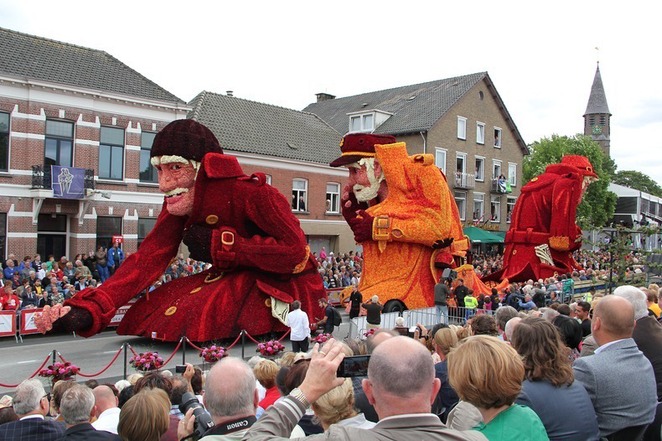 Bloemencorso-Zundert-2013-le-hoi-hoa-lon-nhat-the-gioi-o-Ha-Lan